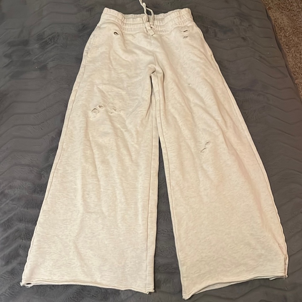 Cream colored aerie wide leg sweatpants